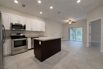 3325 SW 8th Pl in Cape Coral, FL - Building Photo - Building Photo