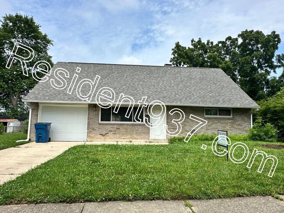 5845 Beecham Dr in Dayton, OH - Building Photo