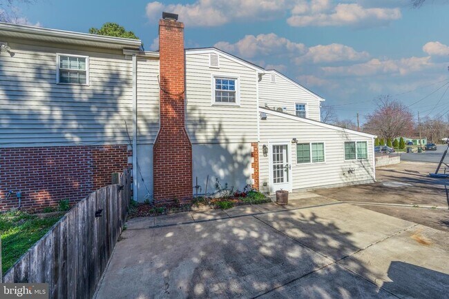 1206 Riggs Ct in Woodbridge, VA - Building Photo - Building Photo
