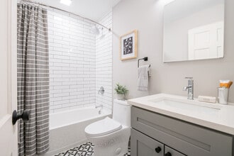 The Square on Mcknight in St. Louis, MO - Building Photo - Interior Photo