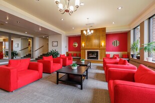 Les Tours Lakeshore in Pointe-claire, QC - Building Photo