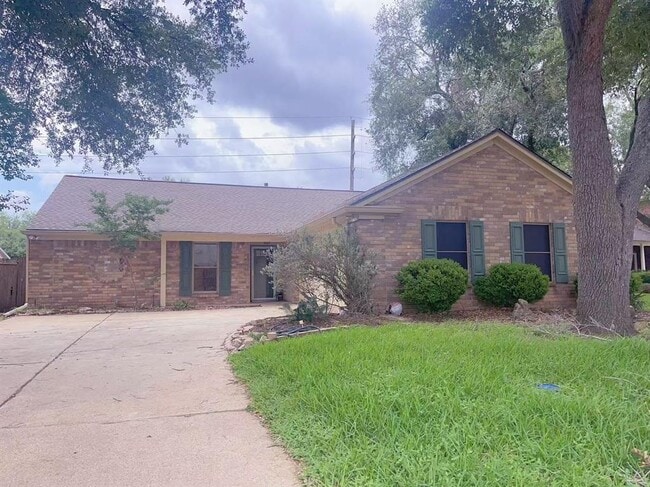 3010 Flintwood Dr in Sugar Land, TX - Building Photo - Building Photo