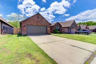 1911 W Canton Pl in Broken Arrow, OK - Building Photo - Building Photo