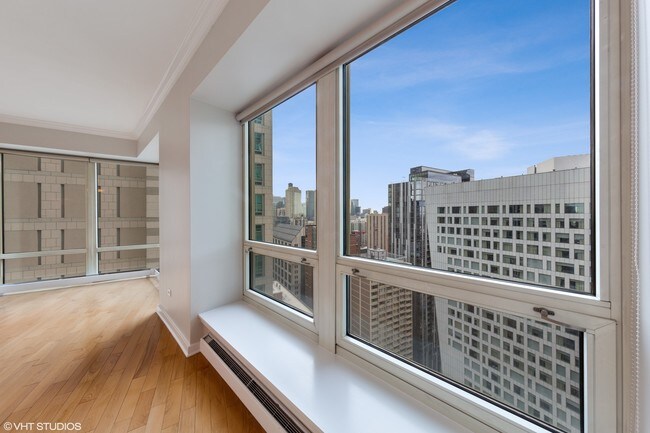 57 E Delaware Pl in Chicago, IL - Building Photo - Building Photo