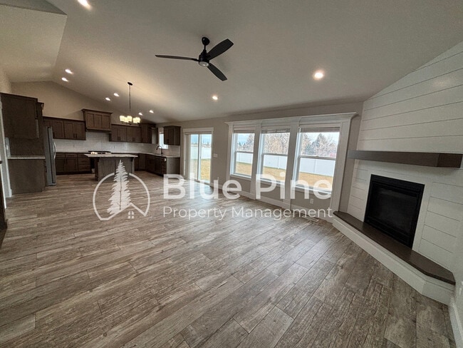 5083 Thatcher Ave in Idaho Falls, ID - Building Photo - Building Photo