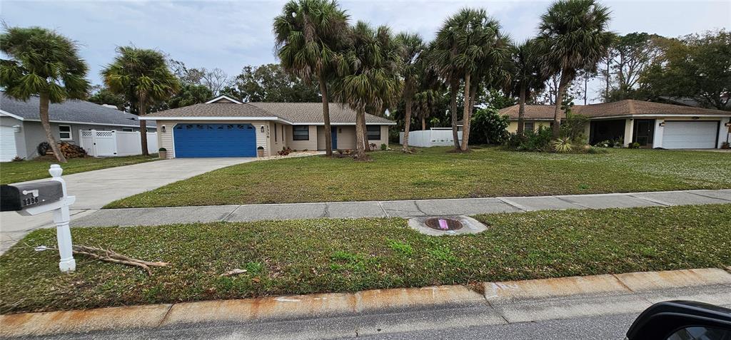 1336 Lucaya Ave in Venice, FL - Building Photo