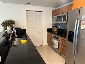 244 Biscayne Blvd, Unit 1210 in Miami, FL - Building Photo