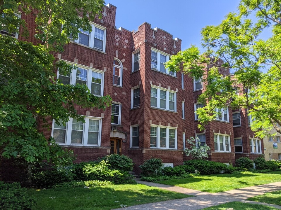 551 Sherman Ave, Unit 00-2 in Evanston, IL - Building Photo