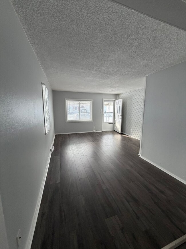 11099 Lozier Ave in Warren, MI - Building Photo - Building Photo