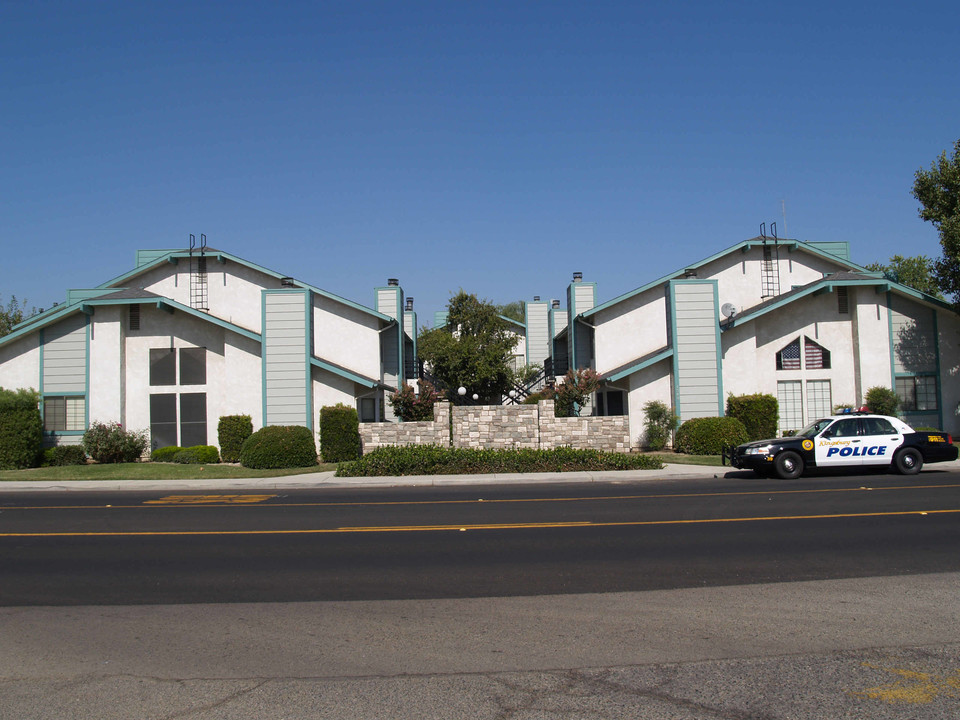 1549 Sierra St in Kingsburg, CA - Building Photo