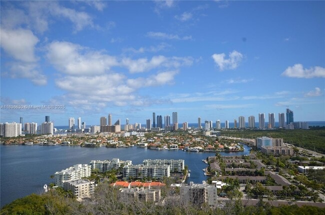 16385 Biscayne Blvd, Unit 2820 in Aventura, FL - Building Photo - Building Photo