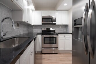 1200 West Ave, Unit 531 in Miami Beach, FL - Foto de edificio - Building Photo