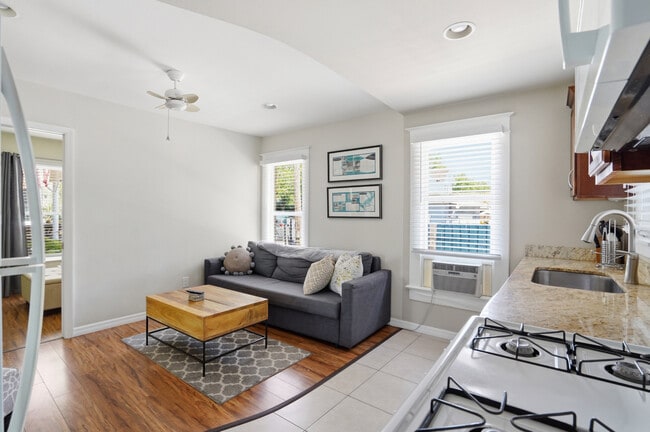 539 6th St N, Unit 539 6th St N #2 in St. Petersburg, FL - Foto de edificio - Building Photo