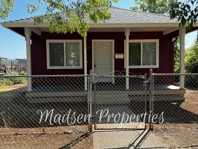 2591 Brown Ave in Oroville, CA - Building Photo - Building Photo