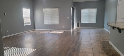 13014 Sunlight Star St in Bakersfield, CA - Building Photo - Building Photo