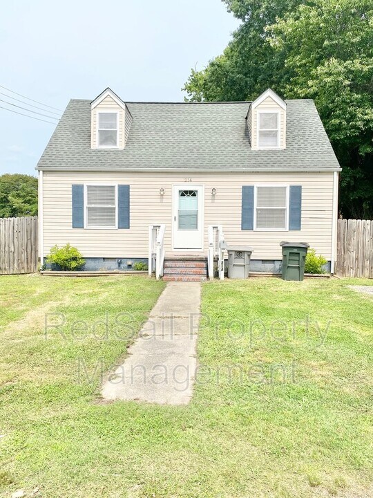 214 Brightwood Ave in Hampton, VA - Building Photo
