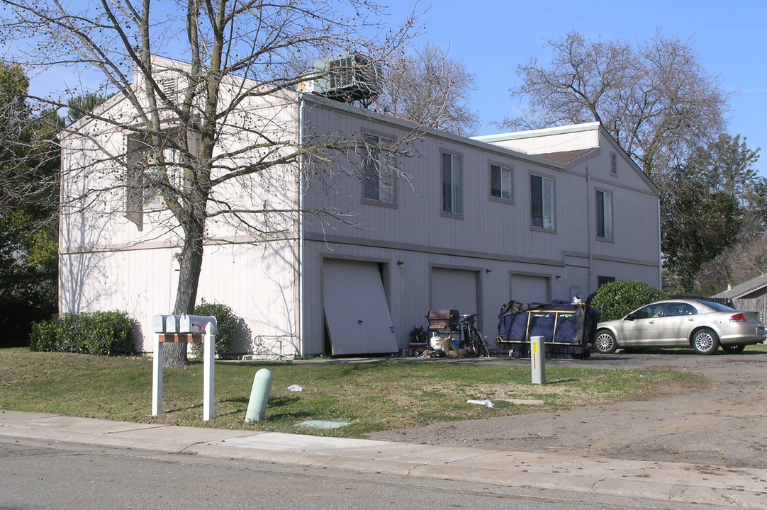 8901-8905 Rancho Grande Ct in Elk Grove, CA - Building Photo