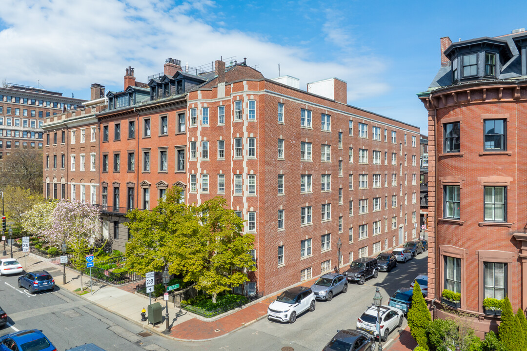 92 Beacon St in Boston, MA - Building Photo