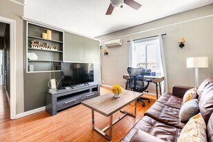 77 W Glenarm St in Pasadena, CA - Building Photo