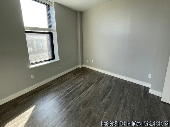 23 Central Ave, Unit 204 in Lynn, MA - Foto de edificio - Building Photo