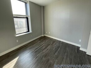 23 Central Ave, Unit 204 in Lynn, MA - Foto de edificio - Building Photo