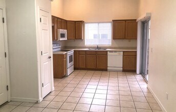 2360 Jagerson Ave in Kingman, AZ - Building Photo - Building Photo