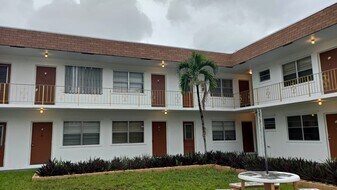 1007 N 19th Ave, Unit 7 in Hollywood, FL - Building Photo