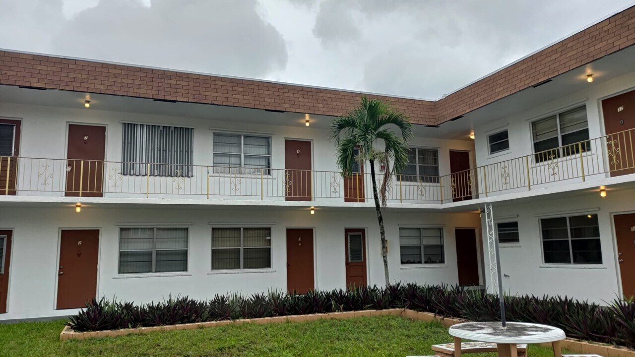 1007 N 19th Ave, Unit 7 in Hollywood, FL - Building Photo