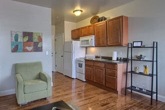 Glass Factory in Harrisburg, PA - Foto de edificio - Building Photo