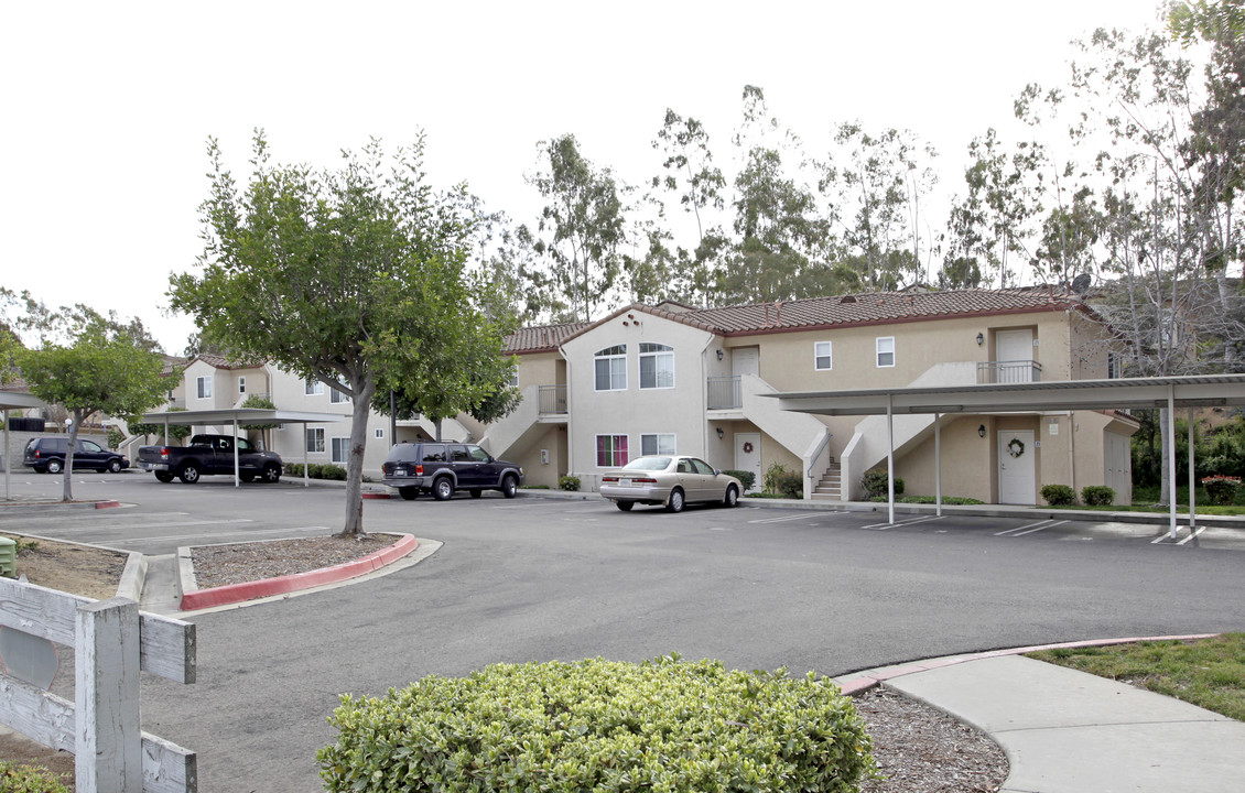 The Terraces in Escondido, CA - Foto de edificio