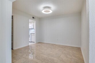 11348 McCree Rd in Dallas, TX - Building Photo - Building Photo