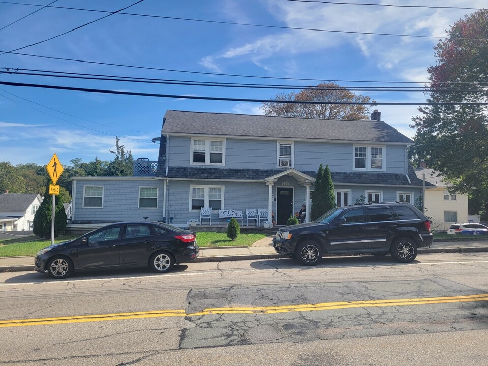 298 Washington St in West Warwick, RI - Building Photo