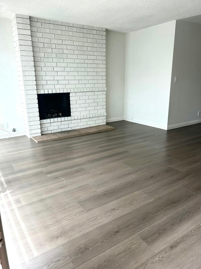 property at 794 N Shattuck Pl