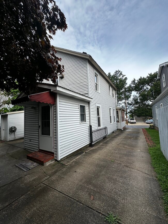 923 W 2nd St in Erie, PA - Building Photo - Building Photo