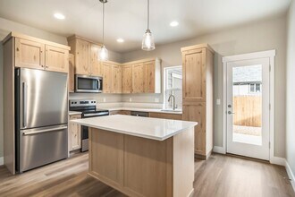 63274 N W Ski Ln in Bend, OR - Building Photo - Building Photo