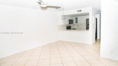 7041 SW 42nd Pl in Davie, FL - Building Photo - Building Photo