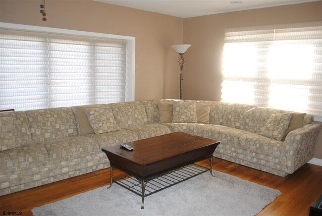 110 N Gladstone Ave in Margate City, NJ - Building Photo - Building Photo