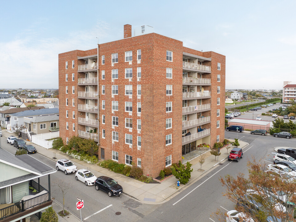 Lido Shores in Long Beach, NY - Building Photo