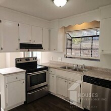 28 Shore Dr in Greenville, SC - Building Photo - Building Photo