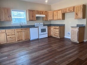 711 Dallas St in Kingsland, TX - Building Photo - Building Photo