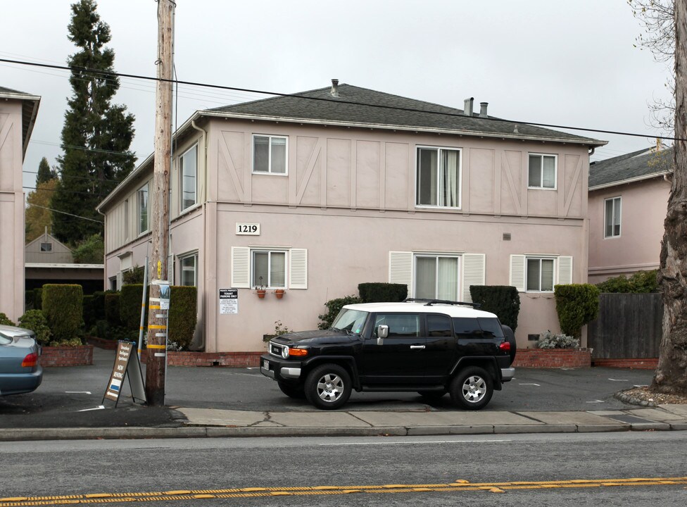 1219 El Camino Real in Burlingame, CA - Foto de edificio