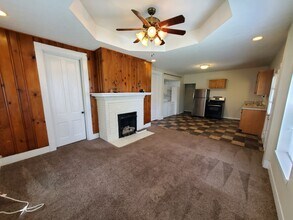 328 Milton Ave, Unit 2 in Anderson, IN - Foto de edificio - Building Photo