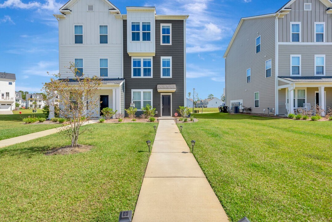 831 Recess Pt Dr in Moncks Corner, SC - Building Photo