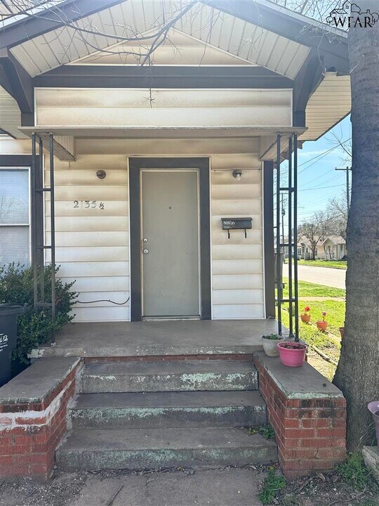 2135 1/2 Avenue E in Wichita Falls, TX - Building Photo
