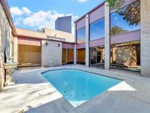 5600 San Felipe St in Houston, TX - Building Photo - Building Photo
