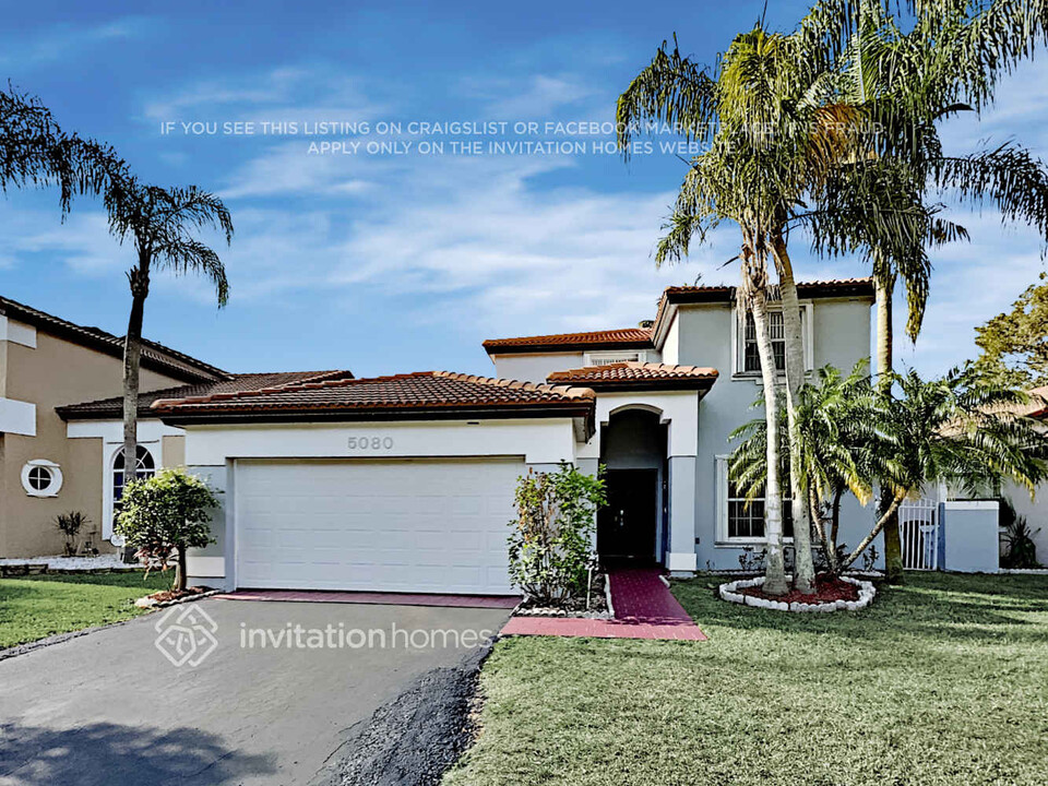 5080 NW 56th St in Coconut Creek, FL - Foto de edificio