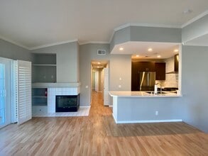 11964 Tivoli Park Row, Unit 4 in San Diego, CA - Building Photo - Building Photo