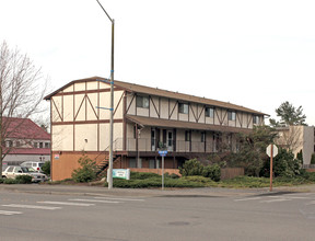 Imperial Arms in Des Moines, WA - Building Photo - Building Photo