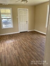 820 W Point Rd in Corpus Christi, TX - Foto de edificio - Building Photo