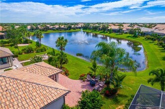 250 SE Courances Dr in Port St. Lucie, FL - Foto de edificio - Building Photo